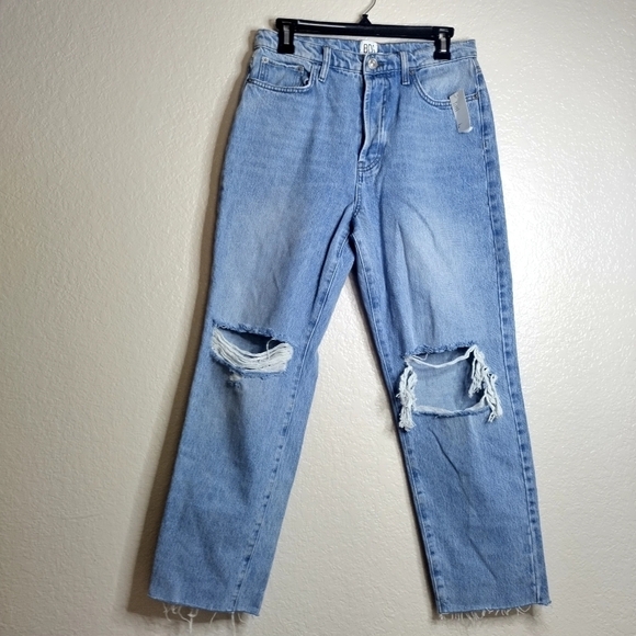 NWT Urban outfitters BDG High-Waisted Slim Straight Jean Ripped Light Wash sz 30 - Picture 2 of 10